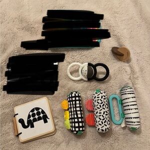 Lovevery Looker Play Kit 0-12 Weeks